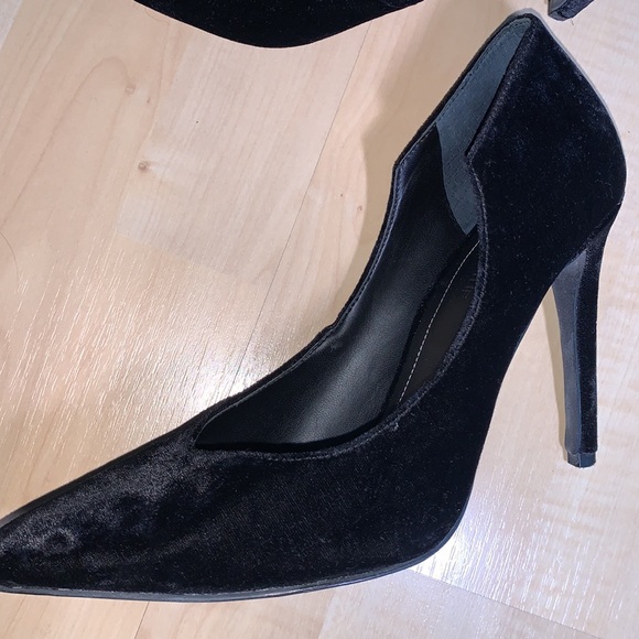 KENDALL + KYLIE ABI VELVET Stiletto Heels - Picture 5 of 15